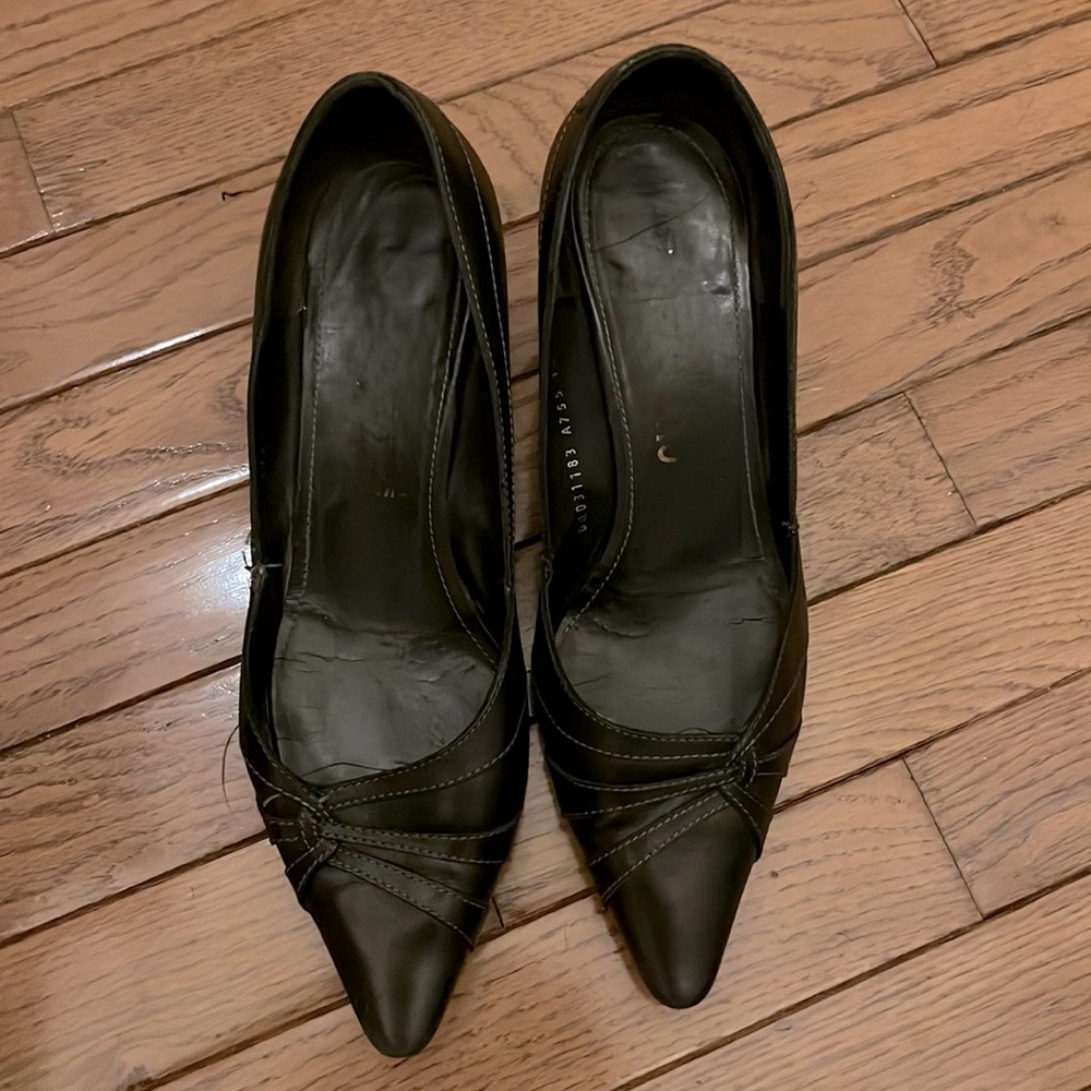 Ferragamo pumps with stitch details size 10